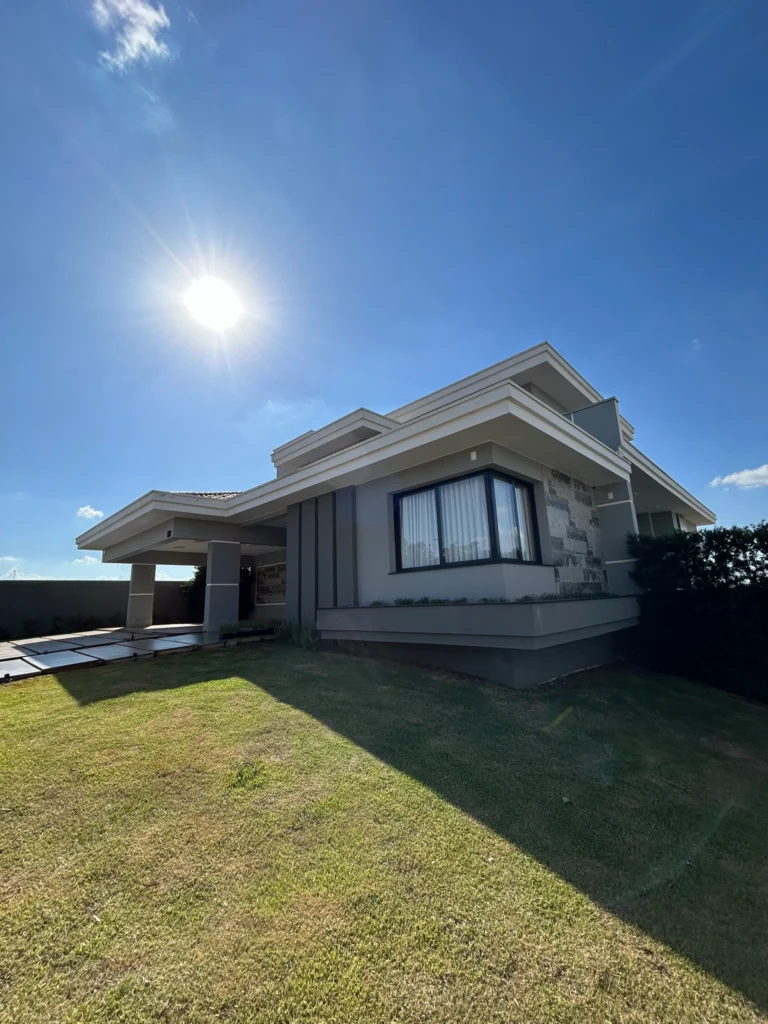 Casa F&F, projeto residencial desenvolvido pelo escritório Natanael Ribeiro Arquiteto em Alfenas, MG.