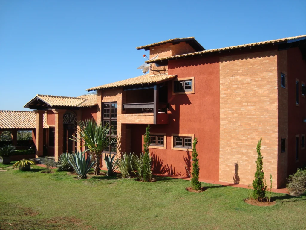 Projetos de casas desenvolvidos pelo escritório Natanael Ribeiro Arquitetura em Alfenas e região, com foco em técnica e identidade.