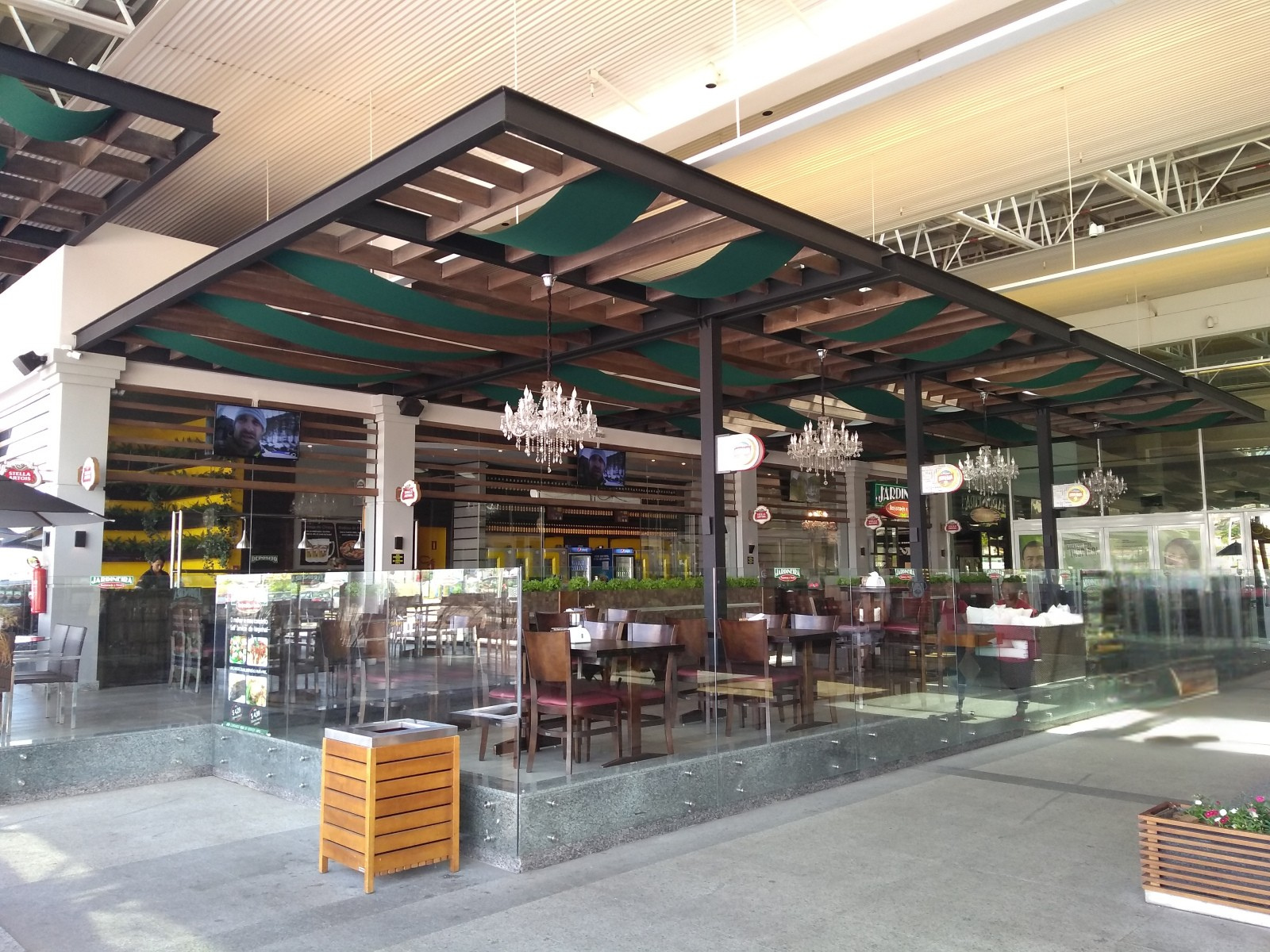 Restaurante Jardineira, projeto arquitetônico desenvolvido pelo escritório Natanael Ribeiro Arquiteto em Alfenas, MG.